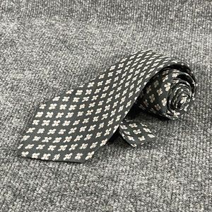 *NWT Pierre Cardin Men’s Gray flowered Necktie